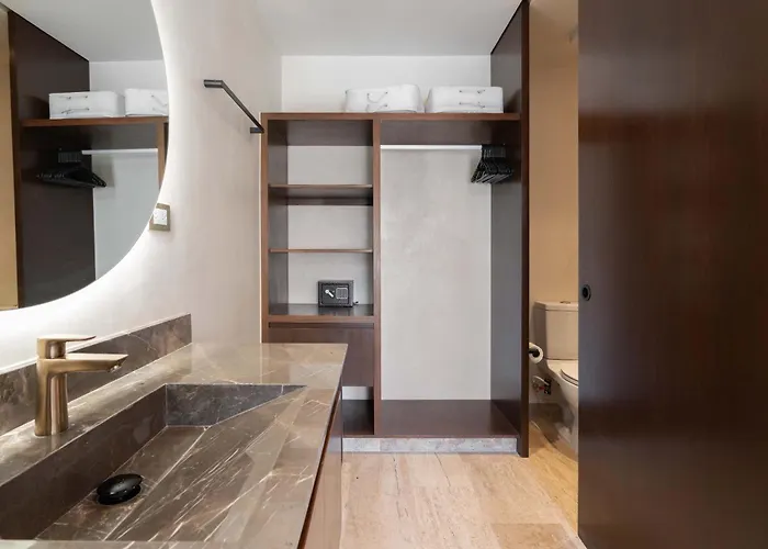 Maria - Modern 2br Retreat With Pool
