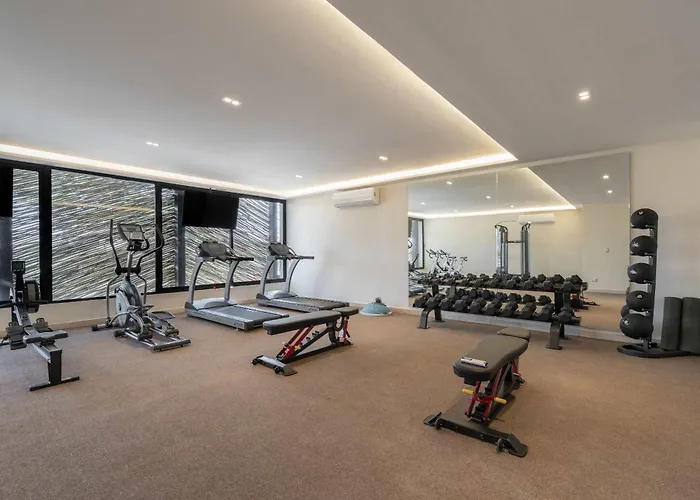 Maria - Modern 2br Retreat With Pool *